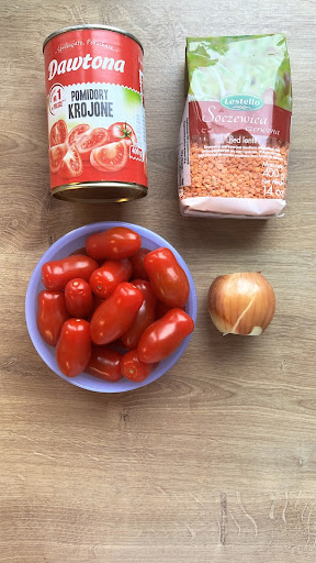Makaron z sosem pomidorowym